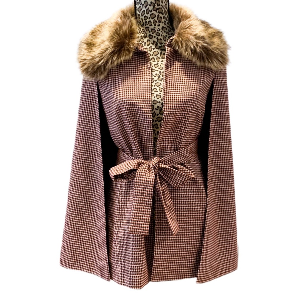 Contemporary women’s plaid belted cape size XS